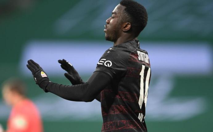 Stuttgarts Doppeltorschütze Silas Wamangituka bejubelt sein Tor zur 1:0-Auswärtsführung in Bremen. Foto: Carmen Jaspersen/dpa