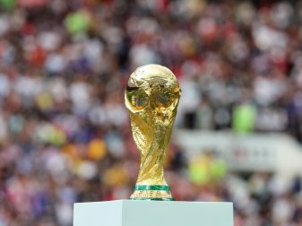 Der Weg zum Weltmeister-Pokal ist weit - am heutigen Montag beginnt er mit der WM-Quali-Auslosung. Foto: Christian Charisius/dpa Der Weg zum Weltmeister-Pokal ist weit - am heutigen Montag beginnt er mit der WM-Quali-Auslosung. Foto: Christian Charisius/dpa