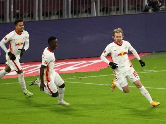 Die Leipziger um Emil Forsberg (r) wollen den Schwung aus dem Bundesliga-Spitzenspiel in die Champions League mitnehmen. Foto: Alexander Hassenstein/Getty Images Europe/Pool/dpa Die Leipziger um Emil Forsberg (r) wollen den Schwung aus dem Bundesliga-Spitzenspiel in die Champions League mitnehmen. Foto: Alexander Hassenstein/Getty Images Europe/Pool/dpa