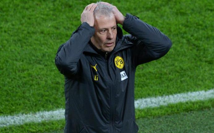 Hat gegen Zenit St. Petersburg nur einen Notkader zur Verfügung, der aber soll es richten: BVB-Trainer Lucien Favre. Foto: Uwe Kraft/AFP Pool/dpa