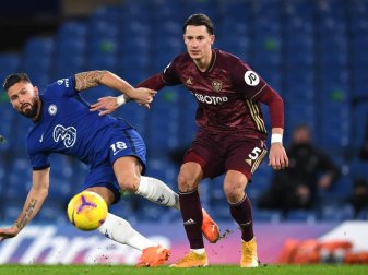 Verletzte sich gegen den FC Chelsea: Leeds-Profi Robin Koch (r). Foto: Daniel Leal-Olivas/PA Wire/dpa