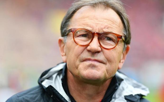Bekommt beim FC St. Pauli ein besonderes Amt: Ex-Coach Ewald Lienen. Foto: Uwe Anspach/dpa
