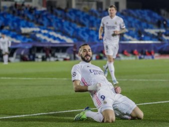 Karim Benzema vom Real Madrid feiert seinen Treffer gegen Borussia Mönchengladbach. Foto: Bernat Armangue/AP/dpa