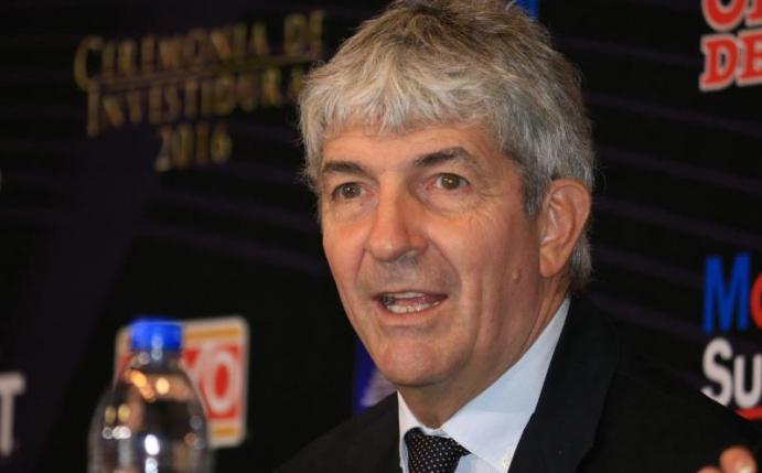 Paolo Rossi spricht 2016 auf einer Pressekonferenz. Der ehemalige Fußball-Weltmeister ist im Alter von 64 Jahren gestorben. Foto: David Martinez Pelcastre/EFE/dpa
