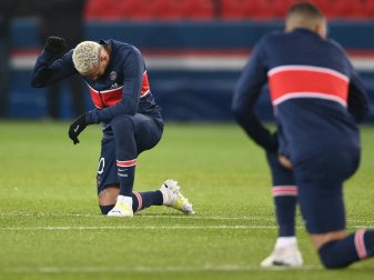 Zeichen gegen Rassismus: Neymar (l.)