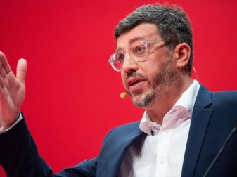 Nimmt eine Entfremdung zwischen Fußball und Fans wahr: Claus Vogt, Präsident des VfB Stuttgart. Foto: Tom Weller/dpa Nimmt eine Entfremdung zwischen Fußball und Fans wahr: Claus Vogt, Präsident des VfB Stuttgart. Foto: Tom Weller/dpa