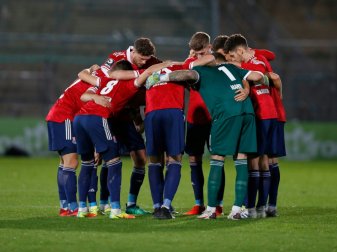 Unterhaching schlägt Kaiserslautern mit 2:0 Unterhaching schlägt Kaiserslautern mit 2:0