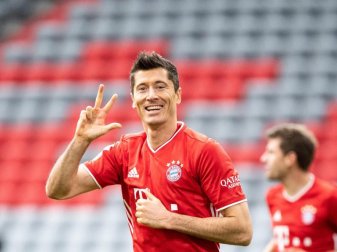 Steht vor seinem 200. Bundesliga-Spiel im Bayern-Trikot: Torgarant Robert Lewandowski. Foto: Matthias Balk/dpa Steht vor seinem 200. Bundesliga-Spiel im Bayern-Trikot: Torgarant Robert Lewandowski. Foto: Matthias Balk/dpa