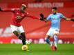 Uniteds Paul Pogba (l) im Duell mit Riyad Mahrez von Manchester City. Foto: Paul Ellis/PA Wire/dpa