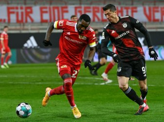 Lewandowski (r) bewahrt Bayern vor einer Niederlage Lewandowski (r) bewahrt Bayern vor einer Niederlage