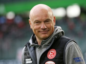 Trainer Rösler und Düsseldorf besiegen Karlsruhe 2:1 Trainer Rösler und Düsseldorf besiegen Karlsruhe 2:1