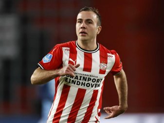 Mario Götze steuerte beim 2:1-Sieg eine Torvorlage bei. Foto: Maurice Van Steen/ANP/dpa Mario Götze steuerte beim 2:1-Sieg eine Torvorlage bei. Foto: Maurice Van Steen/ANP/dpa