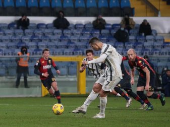 Cristiano Ronaldo erzielte zwei Tore per Elfmeter. Foto: Jonathan Moscrop/CSM via ZUMA Wire/dpa Cristiano Ronaldo erzielte zwei Tore per Elfmeter. Foto: Jonathan Moscrop/CSM via ZUMA Wire/dpa