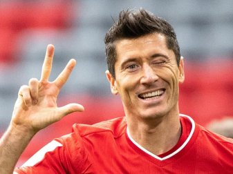Bayern-Torjäger Robert Lewandowski ist einer der drei Finalisten bei der Wahl zum Weltfußballer 2020. Foto: Matthias Balk/dpa Bayern-Torjäger Robert Lewandowski ist einer der drei Finalisten bei der Wahl zum Weltfußballer 2020. Foto: Matthias Balk/dpa