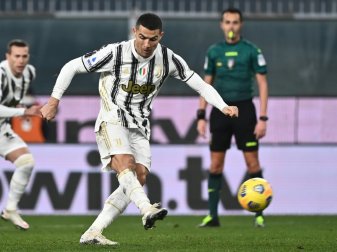 Ronaldo entscheidete die Partie gegen Genua fast alleine Ronaldo entscheidete die Partie gegen Genua fast alleine