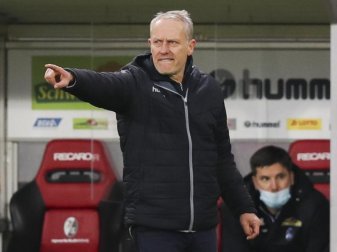 Warnt vor «wütenden» Schalkern: Freiburg-Coach Christian Streich. Foto: Tom Weller/dpa Warnt vor «wütenden» Schalkern: Freiburg-Coach Christian Streich. Foto: Tom Weller/dpa