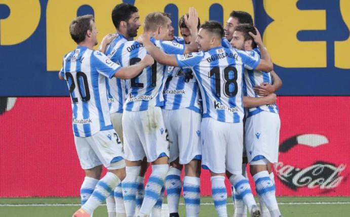 Überraschender Tabellenführer in Spaniens Elite-Liga: Real Sociedad San Sebastian. Foto: J.M. FERNANDEZ/gtres/dpa