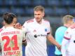 Torjäger Simon Terodde war erneut der Garant zum HSV-Sieg gegen Sandhausen. Foto: Daniel Bockwoldt/dpa