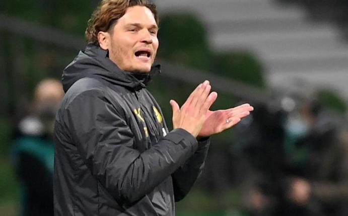 Dortmunds neuer Trainer Edin Terzic trieb seine Mannschaft an. Foto: Carmen Jaspersen/dpa