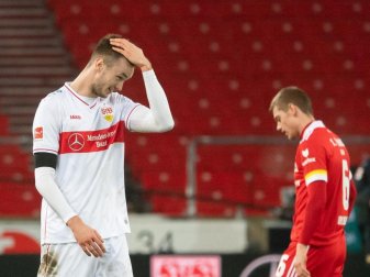 Der Stuttgarter Doppel-Torschütze Sasa Kalajdzic (l) hatte vergessen, sich im Managerspiel aufzustellen. Foto: Sebastian Gollnow/dpa Der Stuttgarter Doppel-Torschütze Sasa Kalajdzic (l) hatte vergessen, sich im Managerspiel aufzustellen. Foto: Sebastian Gollnow/dpa