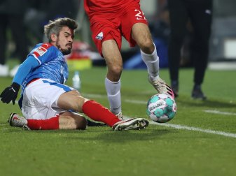 Bartels schießt die Kieler an die Tabellenspitze Bartels schießt die Kieler an die Tabellenspitze