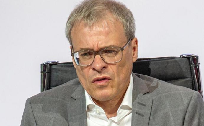 Geht hart mit dem DFB ins Gericht: DFL-Aufsichtsratschef Peter Peters. Foto: Andreas Gora/dpa