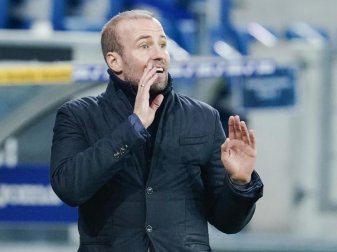 Hatte in seinem Kader zahlreiche Corona-Fälle: Hoffenheim-Coach Sebastian Hoeneß. Foto: Uwe Anspach/dpa Hatte in seinem Kader zahlreiche Corona-Fälle: Hoffenheim-Coach Sebastian Hoeneß. Foto: Uwe Anspach/dpa