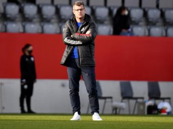 Hat seinen Vertrag beim FC Bayern verlängert: Frauen-Coach Jens Scheuer. Foto: Angelika Warmuth/dpa Hat seinen Vertrag beim FC Bayern verlängert: Frauen-Coach Jens Scheuer. Foto: Angelika Warmuth/dpa