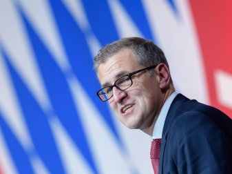 Jan-Christian Dreesen fürchtet auch beim FC Bayern München einen großen Umsatzeinbruch. Foto: Matthias Balk/dpa Jan-Christian Dreesen fürchtet auch beim FC Bayern München einen großen Umsatzeinbruch. Foto: Matthias Balk/dpa