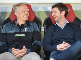 Freiburgs Trainer Christian Streich (l) im Gespräch mit Sportvorstand Jochen Saier. Foto: picture alliance / Patrick Seeger/dpa Freiburgs Trainer Christian Streich (l) im Gespräch mit Sportvorstand Jochen Saier. Foto: picture alliance / Patrick Seeger/dpa