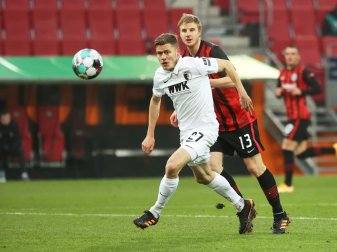 Frankfurt schlägt den FC Augsburg mit 2:0 Frankfurt schlägt den FC Augsburg mit 2:0