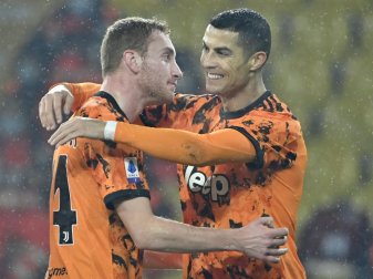 Juventus gewinnt 4:0, Ronaldo trifft doppelt Juventus gewinnt 4:0, Ronaldo trifft doppelt