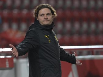 Lässt die Kritik von Mehmet Scholl an sich abprallen: BVB-Coach Edin Terzic. Foto: Soeren Stache/dpa-Zentralbild/dpa Lässt die Kritik von Mehmet Scholl an sich abprallen: BVB-Coach Edin Terzic. Foto: Soeren Stache/dpa-Zentralbild/dpa