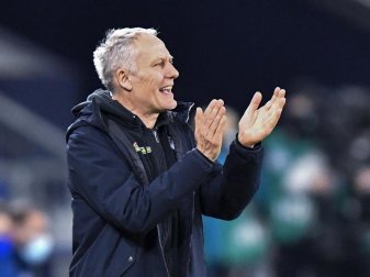 Setzt im Pokal beim VfB Stuttgart auf Ersatzkeeper Benjamin Uphoff: Freiburg-Coach Christian Streich. Foto: Martin Meissner/AP POOL/dpa Setzt im Pokal beim VfB Stuttgart auf Ersatzkeeper Benjamin Uphoff: Freiburg-Coach Christian Streich. Foto: Martin Meissner/AP POOL/dpa