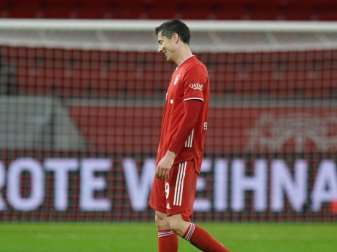 Bleibt trotz der Wahl zum Weltfußballer bescheiden: Bayern-Torjäger Robert Lewandowski. Foto: Bernd Thissen/dpa-pool/dpa Bleibt trotz der Wahl zum Weltfußballer bescheiden: Bayern-Torjäger Robert Lewandowski. Foto: Bernd Thissen/dpa-pool/dpa