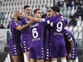Die Mannschaft des AC Florenz bejubelt die Führung in Turin. Foto: Fabio Ferrari/LaPresse via ZUMA Press/dpa Die Mannschaft des AC Florenz bejubelt die Führung in Turin. Foto: Fabio Ferrari/LaPresse via ZUMA Press/dpa
