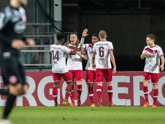 Spieler von Rot-Weiss Essen jubeln nach dem Tor zum 2:1. Foto: Marcel Kusch/dpa Spieler von Rot-Weiss Essen jubeln nach dem Tor zum 2:1. Foto: Marcel Kusch/dpa