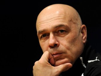 Christian Gross soll neuer Cheftrainer des FC Schalke 04 werden. Foto: picture alliance / dpa Christian Gross soll neuer Cheftrainer des FC Schalke 04 werden. Foto: picture alliance / dpa
