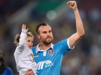 Kann derzeit viel Zeit mit seiner Familie verbringen: Kevin Großkreutz. Foto: Marius Becker/dpa Kann derzeit viel Zeit mit seiner Familie verbringen: Kevin Großkreutz. Foto: Marius Becker/dpa