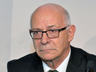 Werder Bremens Ehrenpräsident, Klaus-Dieter Fischer. Foto: Carmen Jaspersen/dpa Werder Bremens Ehrenpräsident, Klaus-Dieter Fischer. Foto: Carmen Jaspersen/dpa