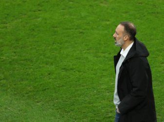 Stuttgarts Trainer Pellegrino Matarazzo nimmt mit seiner Mannschaft nach einer Mini-Weihnachtspause das Training wieder auf. Foto: Focke Strangmann/epa POOL/dpa Stuttgarts Trainer Pellegrino Matarazzo nimmt mit seiner Mannschaft nach einer Mini-Weihnachtspause das Training wieder auf. Foto: Focke Strangmann/epa POOL/dpa