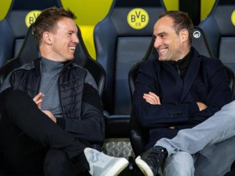 Entspannt: Leipzig-Coach Julian Nagelsmann (l) und Geschäftsführer Oliver Mintzlaff. Foto: Guido Kirchner/dpa Entspannt: Leipzig-Coach Julian Nagelsmann (l) und Geschäftsführer Oliver Mintzlaff. Foto: Guido Kirchner/dpa