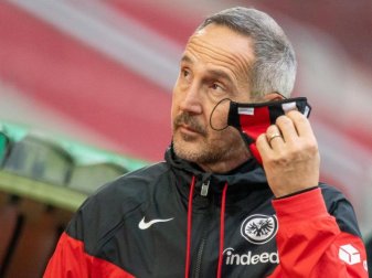 Adi Hütter bedauert aus sportlicher Sicht den Abgang von Bas Dost. Foto: Stefan Puchner/dpa