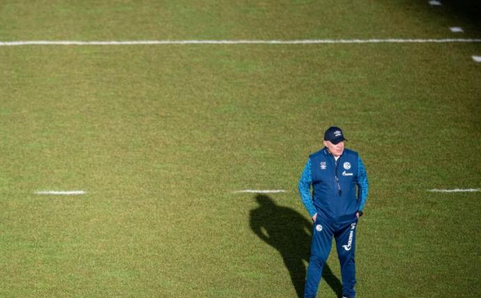 Gibt nach fast zehn Jahren als Coach des FC Schalke 04 sein Comeback in Deutschlands Eliteliga: Christian Gross. Foto: Fabian Strauch/dpa