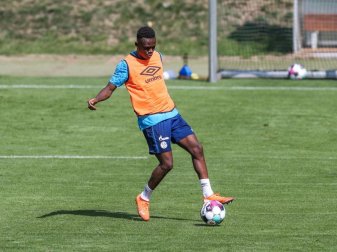 Rabbi Matondo darf den FC Schalke 04 verlassen. Foto: Tim Rehbein/dpa