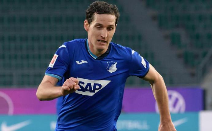 Musste in seinem 300. Bundesligaspiel nach wenigen Minuten verletzt raus: Hoffenheims Sebastian Rudy. Foto: Swen Pförtner/dpa