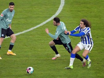 Schalkes Mark Uth (M) fordert nach der Niederlage in Berlin Verstärkungen. Foto: Soeren Stache/dpa-Zentralbild/POOL/dpa Schalkes Mark Uth (M) fordert nach der Niederlage in Berlin Verstärkungen. Foto: Soeren Stache/dpa-Zentralbild/POOL/dpa