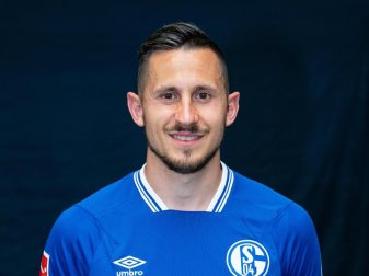 Schalke-Stürmer Steven Skrzybski verletzt sich gegen Hertha am Knie. Foto: Guido Kirchner/dpa/Archivbild Schalke-Stürmer Steven Skrzybski verletzt sich gegen Hertha am Knie. Foto: Guido Kirchner/dpa/Archivbild