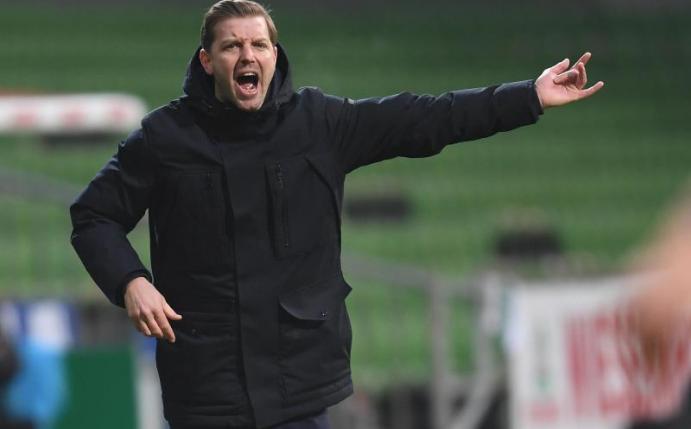 Werder-Trainer Florian Kohfeldt war nach der Heimniederlage angefressen. Foto: Carmen Jaspersen/dpa