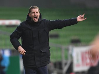 Werder-Trainer Florian Kohfeldt war nach der Heimniederlage angefressen. Foto: Carmen Jaspersen/dpa Werder-Trainer Florian Kohfeldt war nach der Heimniederlage angefressen. Foto: Carmen Jaspersen/dpa